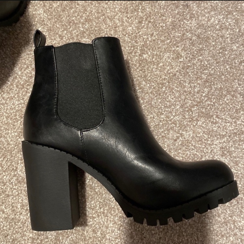 Black Boots - image 3